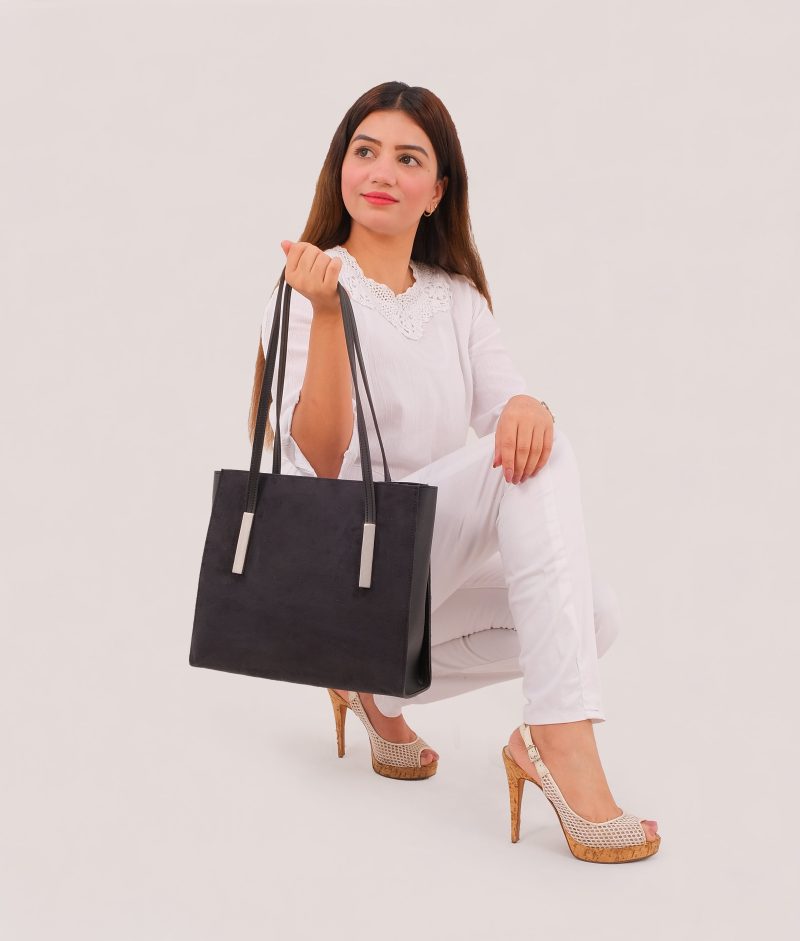 Black suede zipper shoulder bag with long handle - Image 9