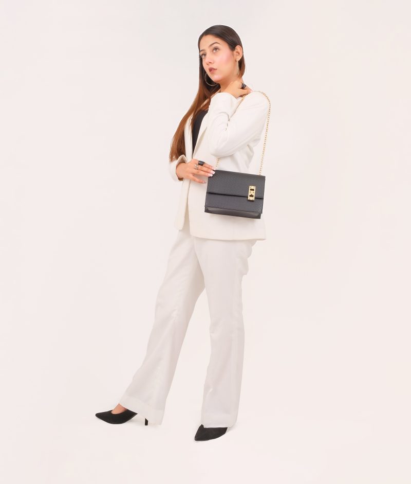 Black weaved chain shoulder bag with twist lock - Image 7