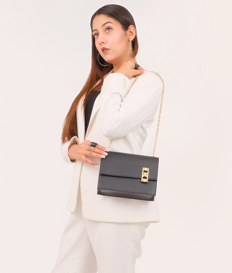 Black weaved chain shoulder bag with twist lock - Image 2