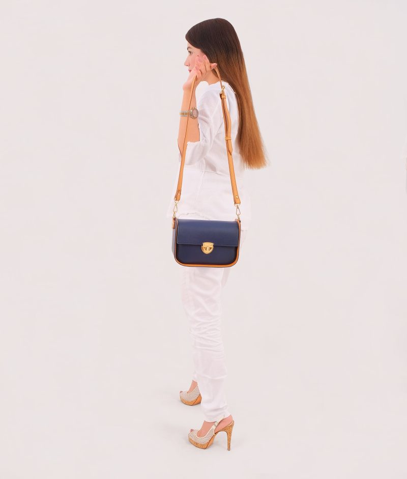Blue saddle bag with twist lock - Image 9