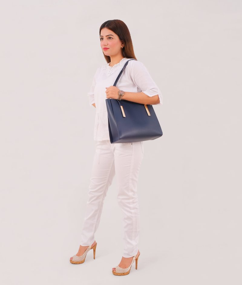 Blue zipper shoulder bag with long handle - Image 9