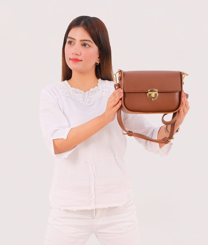 Brown saddle bag with twist lock - Image 2
